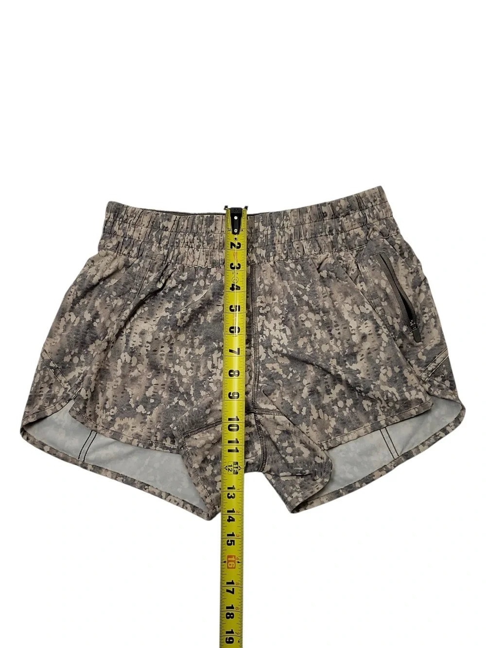 Lululemon Tracker Low Rise Short V4 Gristone White Opal Shorts Women's Size 10